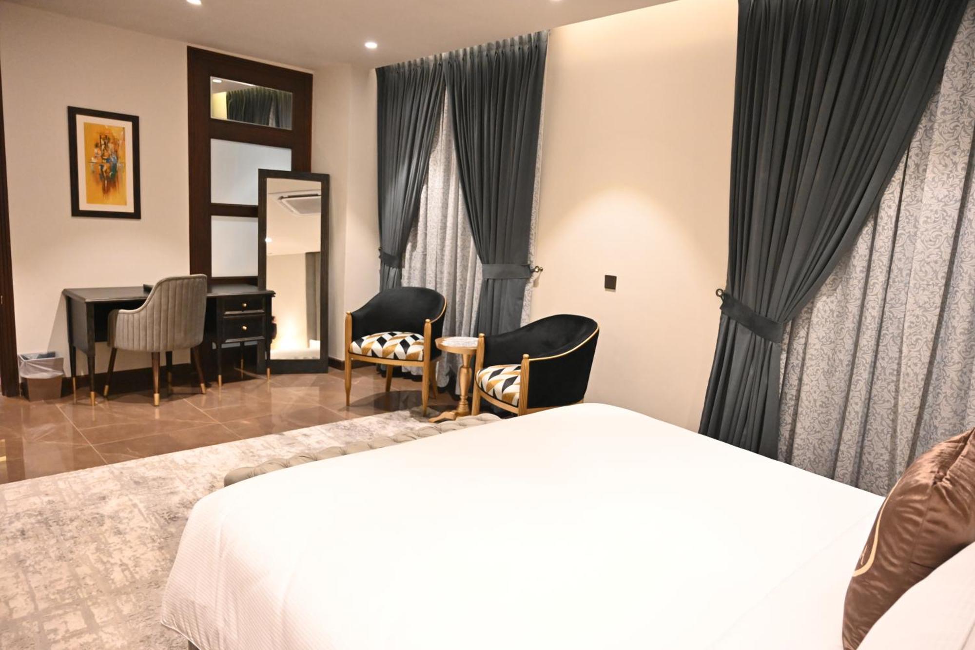 Jacaranda Heights Hotell Islamabad Exteriör bild