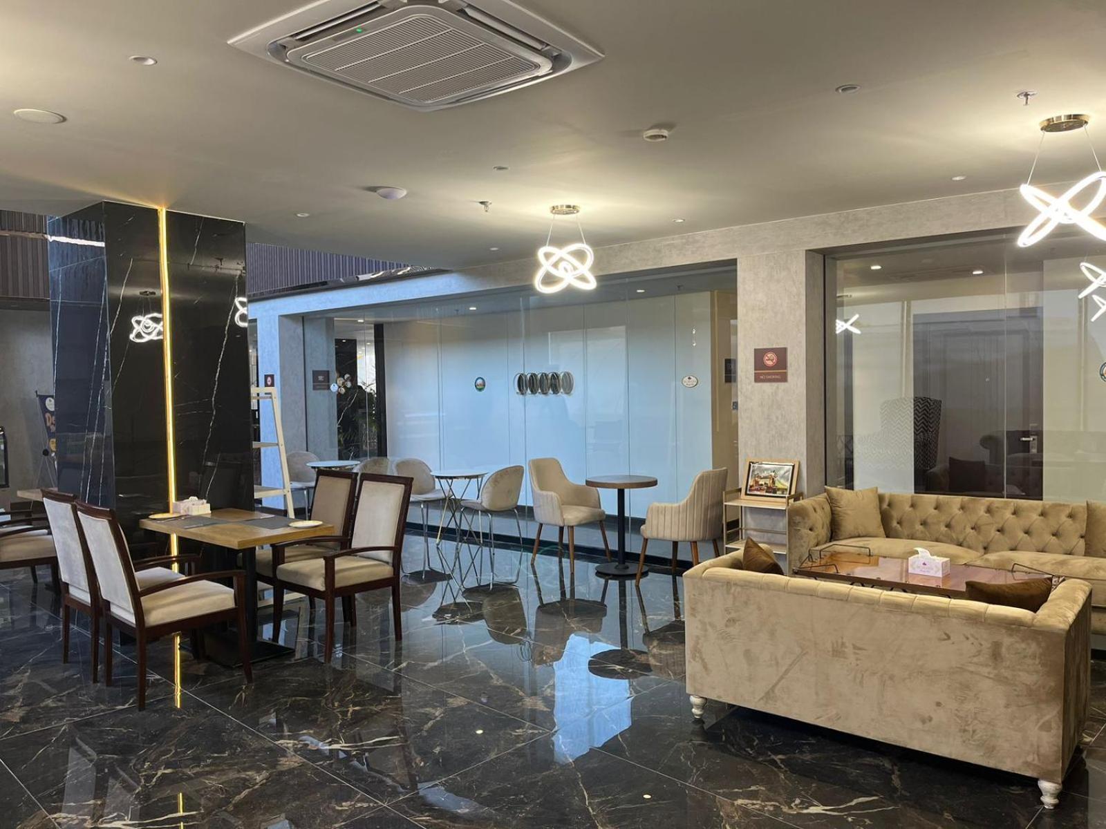 Jacaranda Heights Hotell Islamabad Exteriör bild